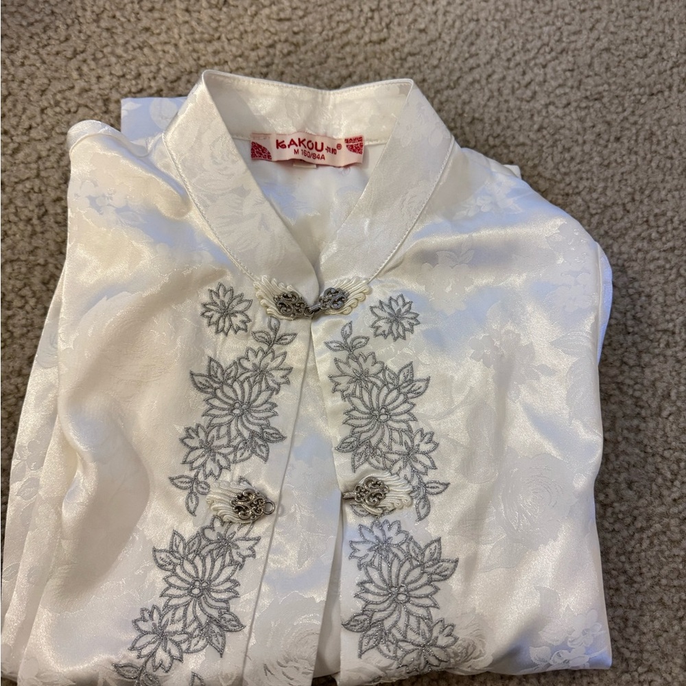 Chinese Laundry Silver and White Embroidered Blazer